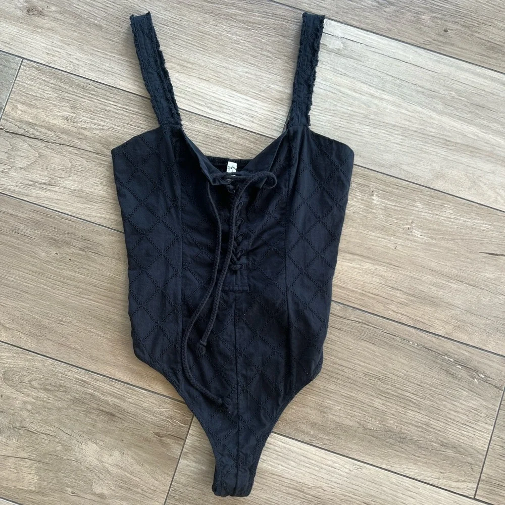 ✨HP✨FREE PEOPLE Make Me Up Lace Up Eyelet Thong Bodysuit Black S